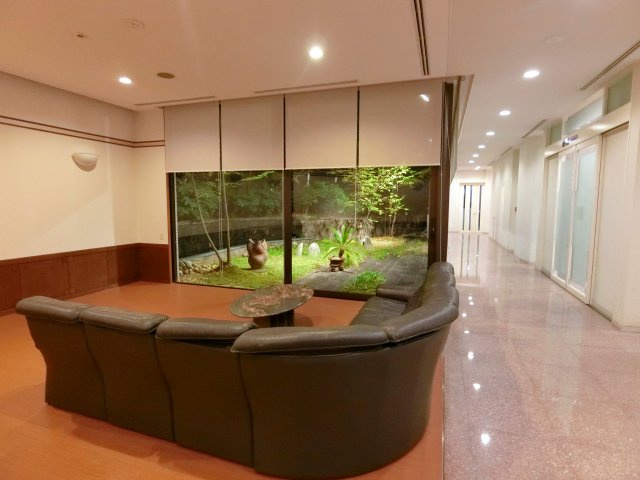 枚方市長尾谷町１丁目の賃貸マンションのロビー
