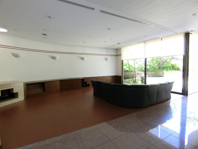 枚方市長尾谷町１丁目の賃貸マンションのロビー