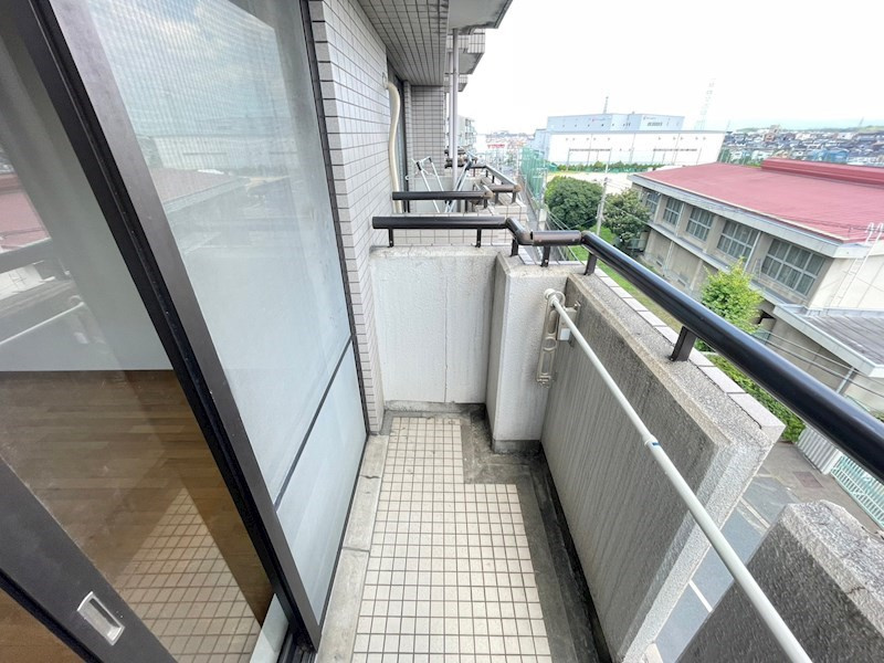 枚方市長尾谷町１丁目の賃貸マンションのバルコニー