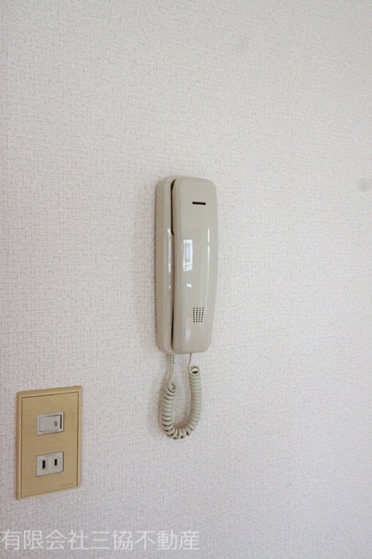ニャロメゾン|インターホン付き　※クリーニング前写真につき若干相違有