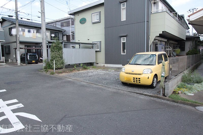 ニャロメゾンの外観|敷地内駐車場1台分付き