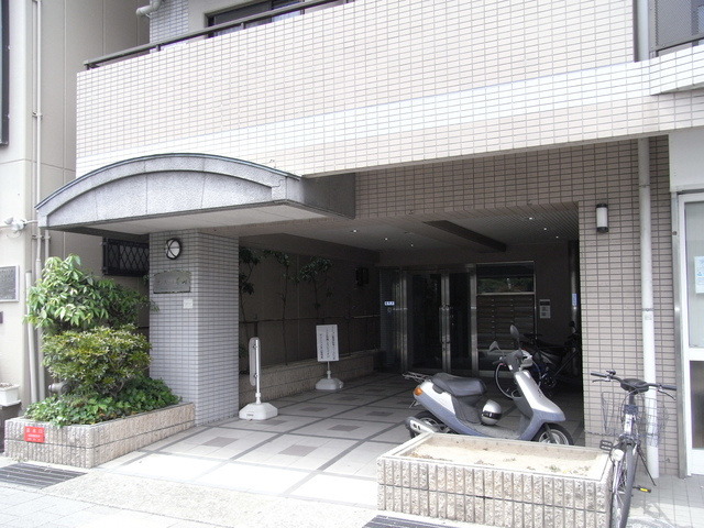サンハウス本山のエントランス