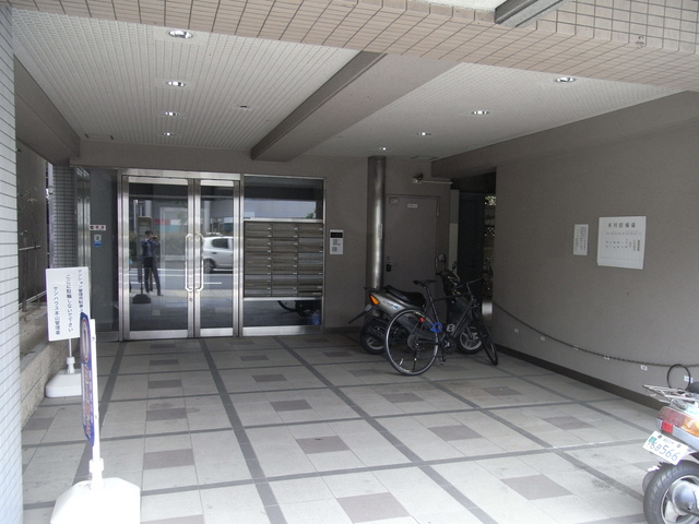 サンハウス本山のエントランス