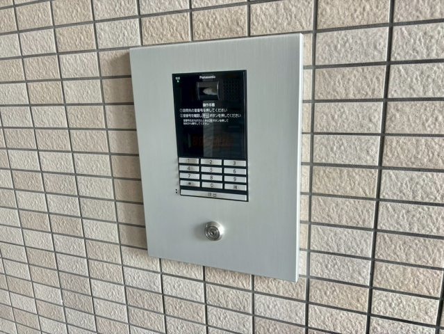 ネオクオーツ幸　弐番館のエントランス