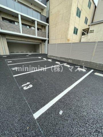 リヴェント難波ウエストの駐車場