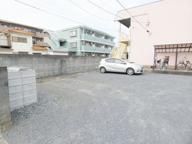サンパレストミタの駐車場