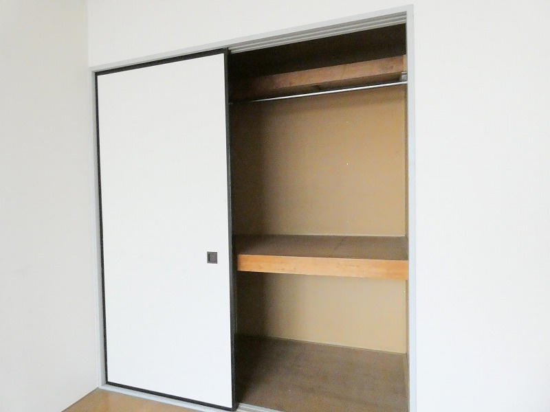 サンパレストミタの収納