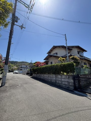 泉南市新家　中古戸建の前面道路含む現地写真