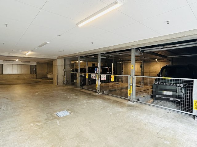 アプリーレ神戸元町の駐車場