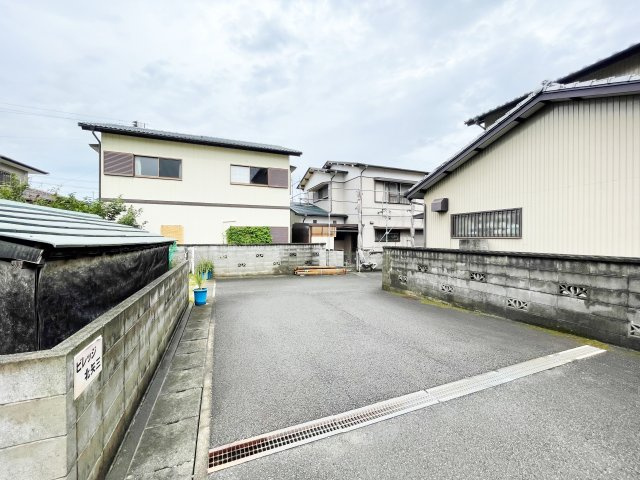 ビレッジ北矢三の駐車場