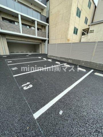 リヴェント難波ウエストの駐車場