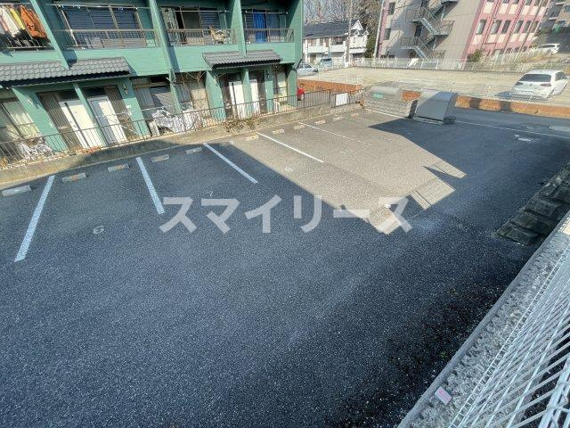 プレミエールあけぼのの駐車場