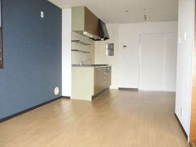 【居間・リビング】 | カーサみつわ台H | ※同物件、同タイプ、間取り反転のお部屋です