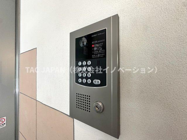 グランヴェルジェ西台の防犯設備|【モニター付きオートロック】
防犯性に優れるモニター付きオートロックシステム完備。
