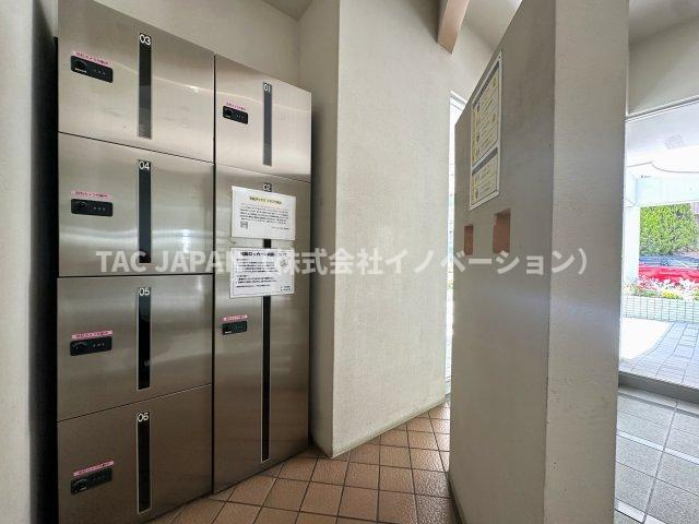 グランヴェルジェ西台のエントランス|【宅配ロッカー】
エントランスに不在時でも荷物が受け取れる便利な宅配ロッカーを完備。