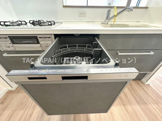 グランヴェルジェ西台のキッチン|【ビルトイン食器洗浄乾燥機】
食事の時間がバラバラでも最後の人がスイッチONすれば洗い物が完了。家事の時短に大活躍のビルトイン食器洗浄乾燥機。