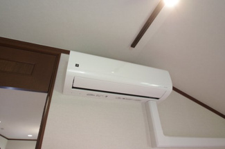 【冷暖房・空調設備】 | 【仲介手数料無料！！】川崎市麻生区上麻生2丁目　リフォーム済み戸建て　16800万円 | エアコン新規交換