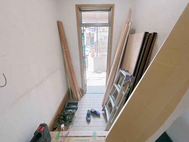 いわき市南台2丁目 中古住宅　陽当たり良好! 4LDK 不動産プラスの玄関|玄関内観です。玄関扉交換、シューズボックス交換、長尺シート上張り、天井・壁クロス張替え、照明交換を行います。「いってきます」「ただいま」繰り返す日々が家族の歴史になっていきますね。