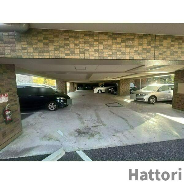 ボヌール千里中央の駐車場