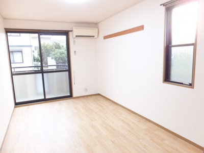 【居間・リビング】 | フローラA | ※当部屋は中部屋の為、側面の窓はありません