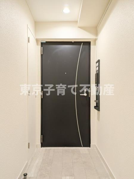 麹町レジデンスの玄関