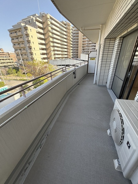 グランフェルティ本山のバルコニー