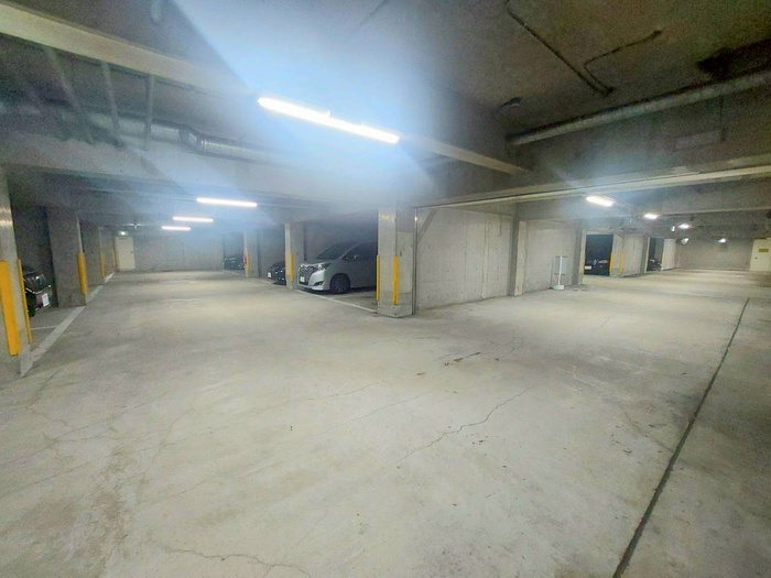 グランフェルティ本山の駐車場