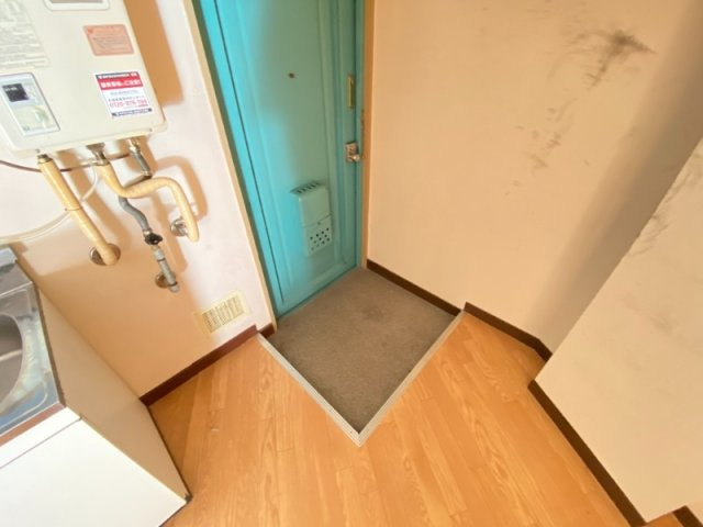 西島ビルの玄関