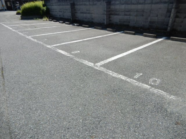 ヴァンベールCASAの駐車場