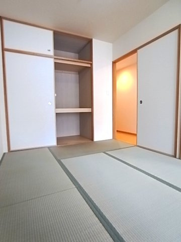 甲子園六石町ハイツの居間・リビング