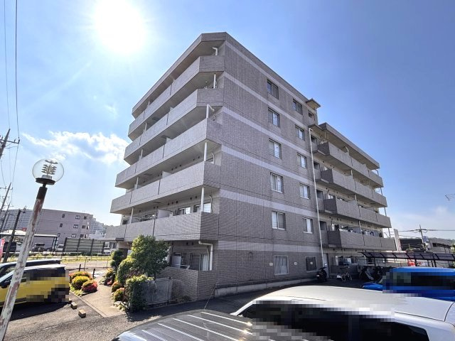 鹿島建設施工のＲＣ造賃貸マンション全32戸および1階店舗
京王堀之内駅から平坦アクセス可能な好立地物件