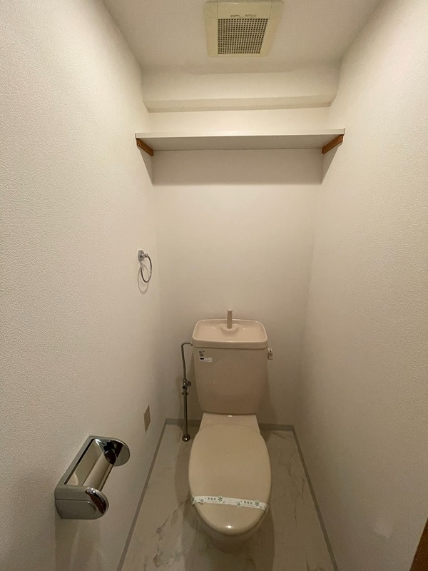 エスリード新神戸のトイレ|同物件別部屋写真