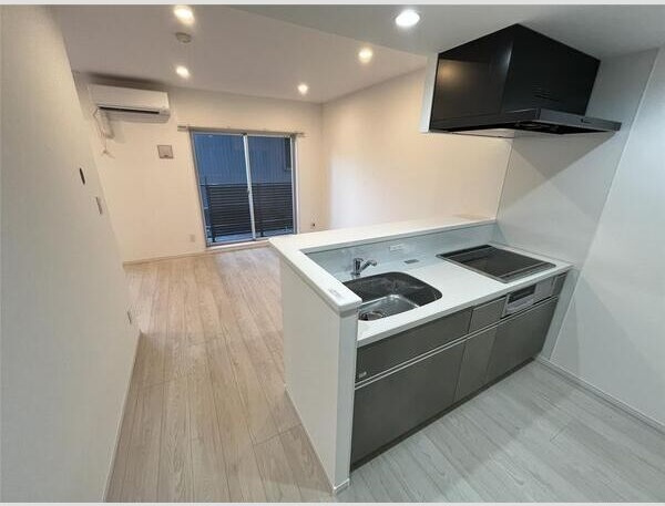 LUANA・AIR・RESIDENCE五橋の居間・リビング