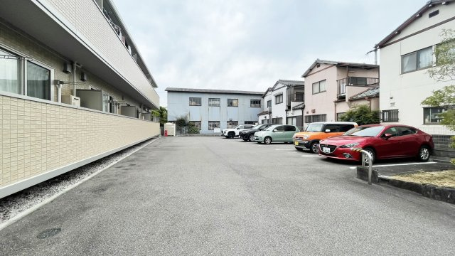 フレシールウッドの駐車場