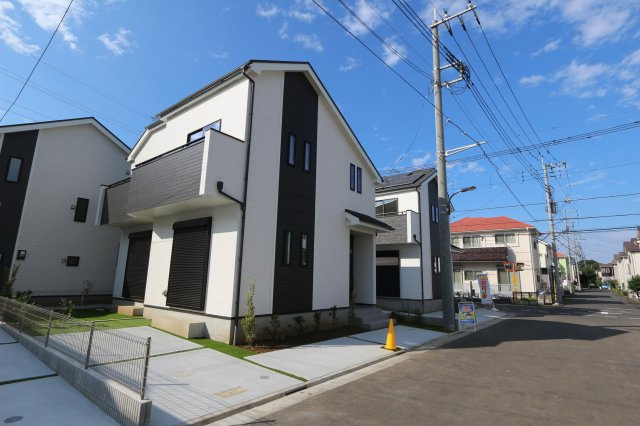 【Heartfull Town】国分寺北町３丁目の外観|駐車2台可能(車種による)
セカンドカーや来客時にも便利なカースペース。


