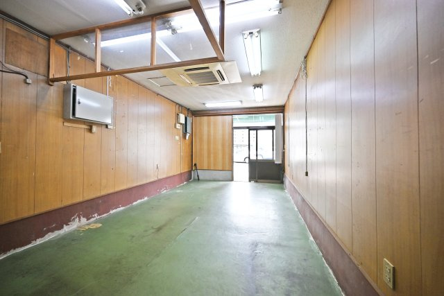 伊丹市南町2丁目中古戸建｜3LDK＋駐車1台可のその他|1階土間スペースは店舗はもちろん、車庫や自転車置き場など用途は自由です。