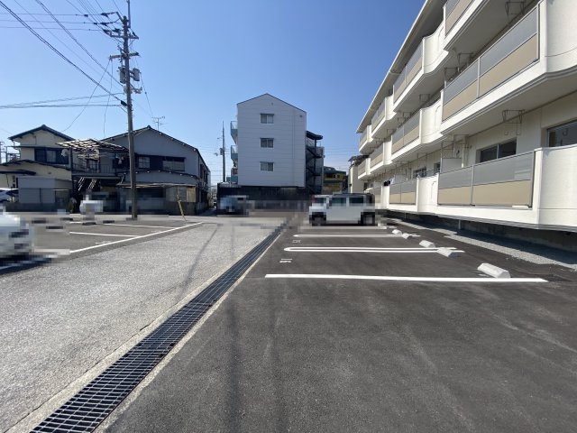 リバーハイツ比島Ⅰの駐車場