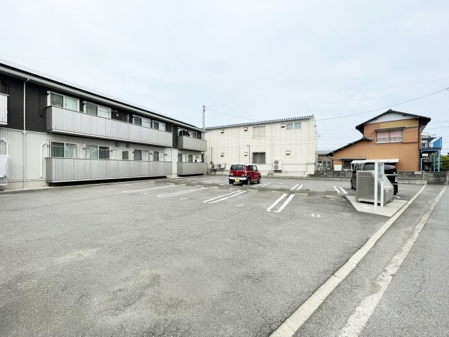 ベイブランシェ C棟の駐車場