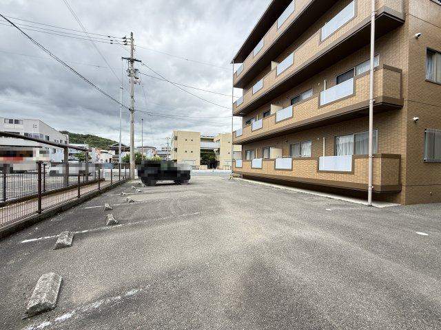 BRUGGEの駐車場