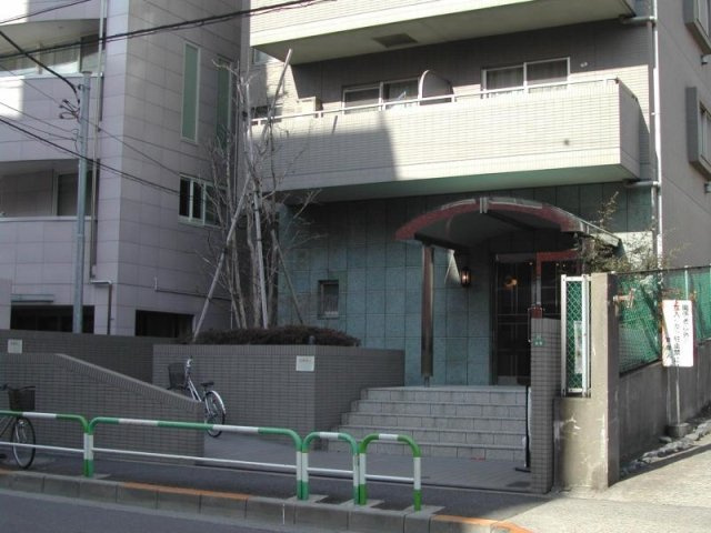 菱和パレス小石川後楽園のエントランス