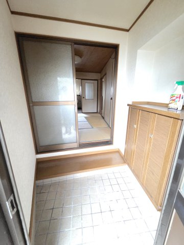 【玄関】 | 府中町3丁目貸家