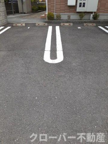 ブライト　ガーデン　ＵＮＯの駐車場