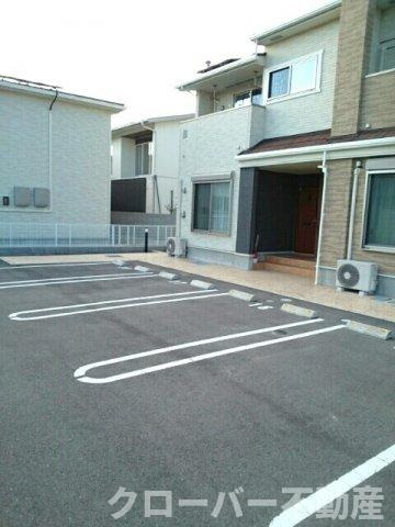 ブライトプレイスＡの駐車場