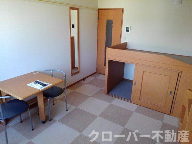 レオパレスソレアード国分寺の寝室