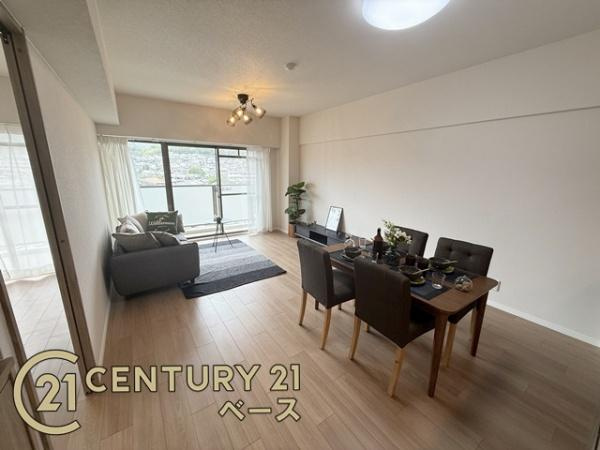 ドムール南生駒の居間・リビング|■家具のレイアウトもしやすい間取りです！