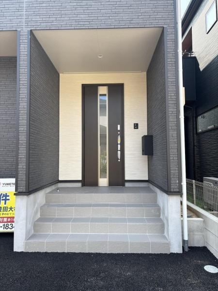 豊田市畝部東町第2　全2棟・1号棟の玄関|訪れる人を心地よく迎え入れます。