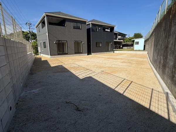 岡崎市細川町第15　全2棟・1号棟の庭|ウッドデッキやBBQ。想像が膨らむお庭