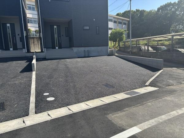 岡崎市細川町第15　全2棟・1号棟の駐車場|３台駐車できます