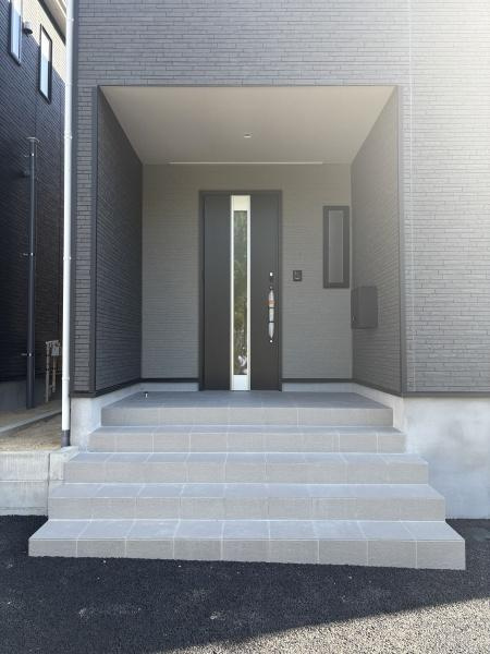 岡崎市細川町第15　全2棟・1号棟の玄関|訪れる人を心地よく迎え入れます。