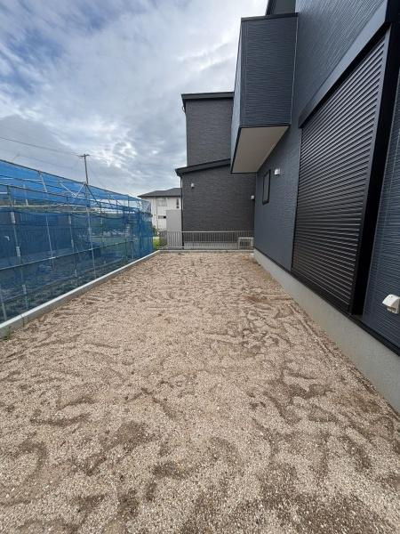 碧南市権現町第3　全1棟・1号棟の庭|ウッドデッキやBBQ。想像が膨らむお庭